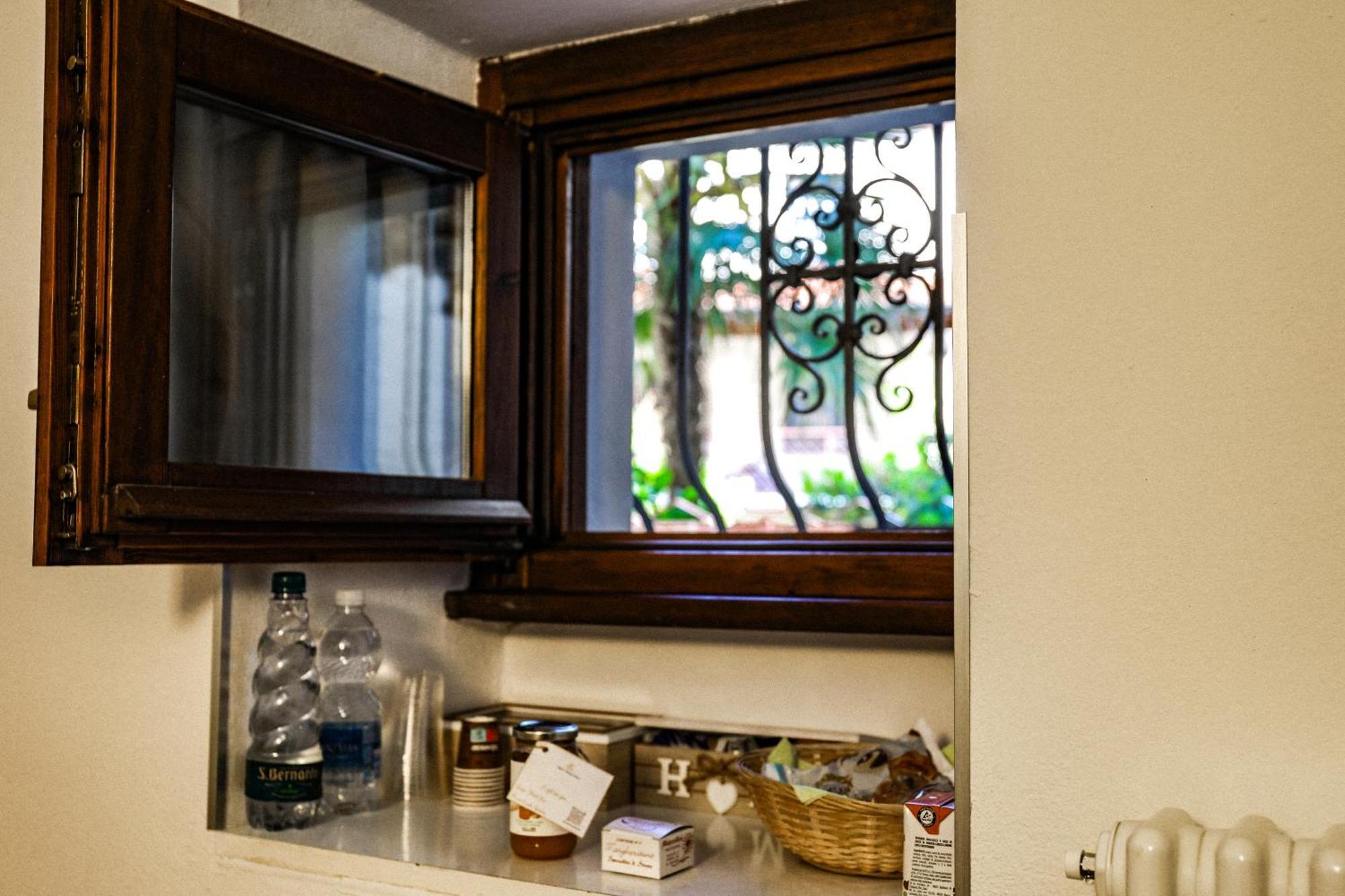 Vittoria Holiday House - Tulip Apartment And Tulip Room Stresa Exteriör bild